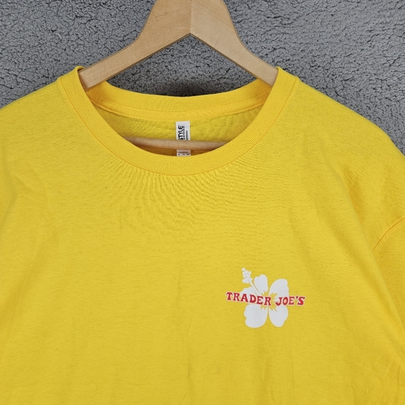 Trader Joe’s Shirt Mens XL Yellow Hibiscus Short Sleeve T-Shirt Employee NWOT - Picture 3 of 6